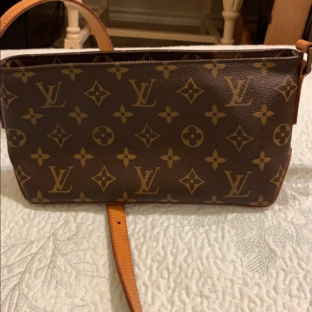 Authentic LV Trotteur crossbody/shoulder monogram